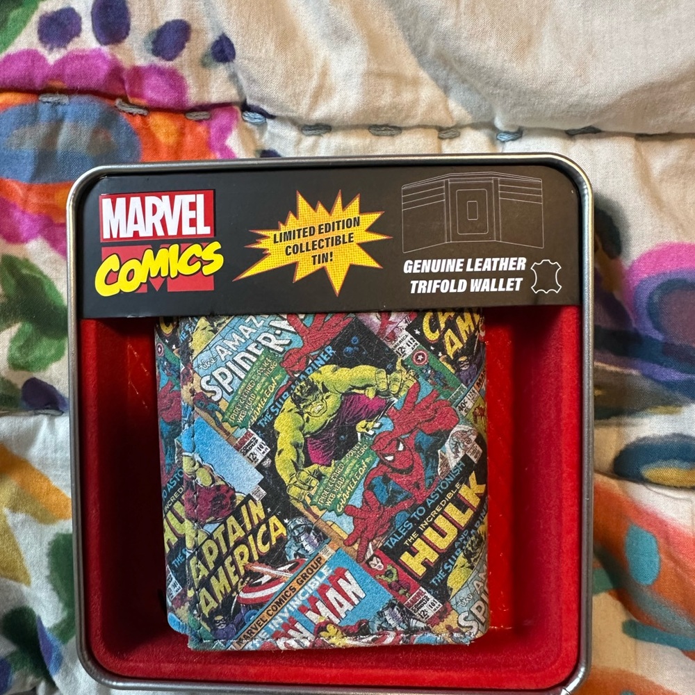 Marvel Comics Limited Edition Trifold Wallet - Red, Yellow, Green